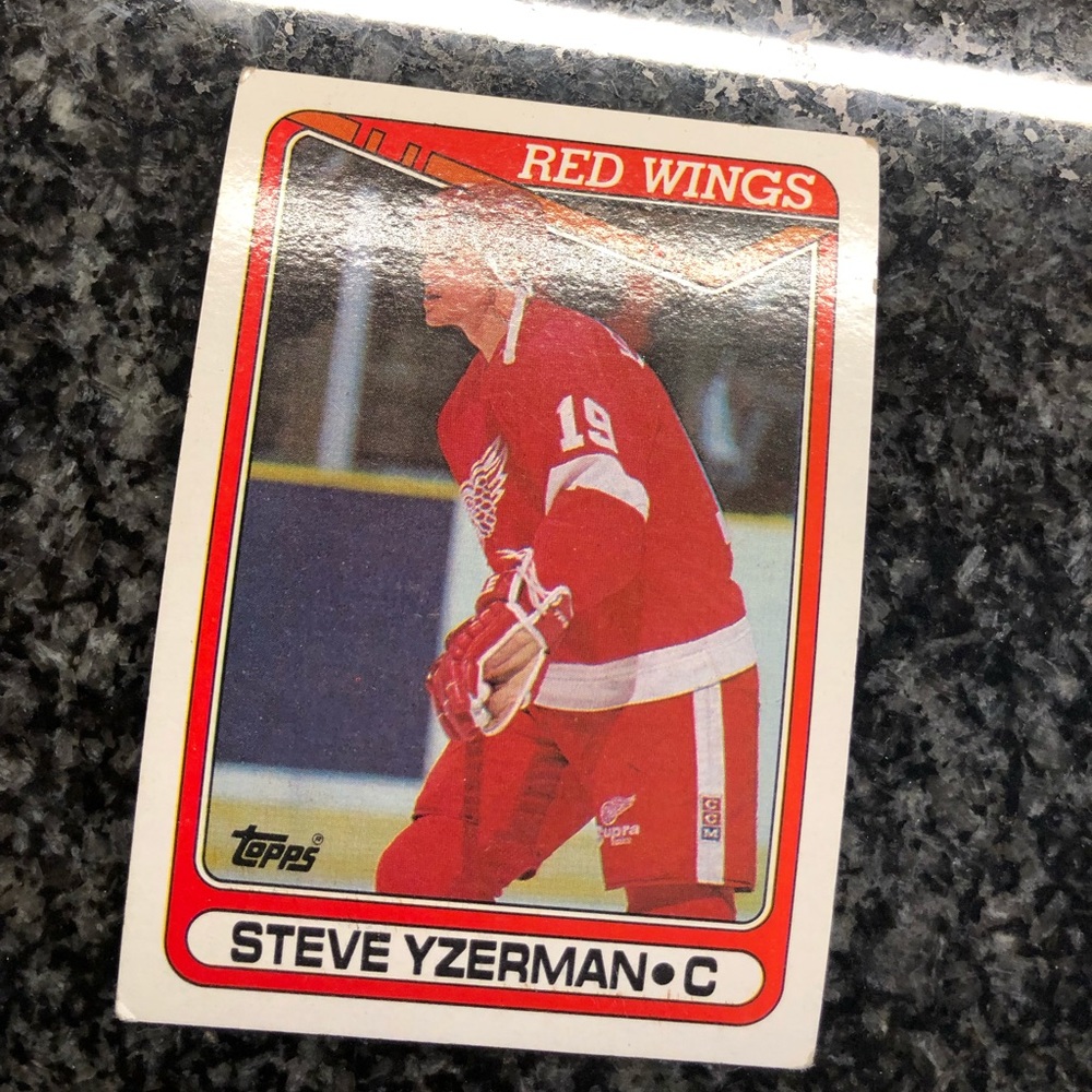 Steve Yzerman Topps 1990 #222 hockey card!!!